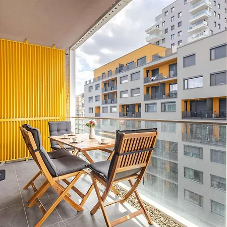 Apartament Balcony - - Large - Modern